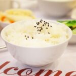 Riso cotto in pentola, con un avviso su come evitare errori tossici nella preparazione.